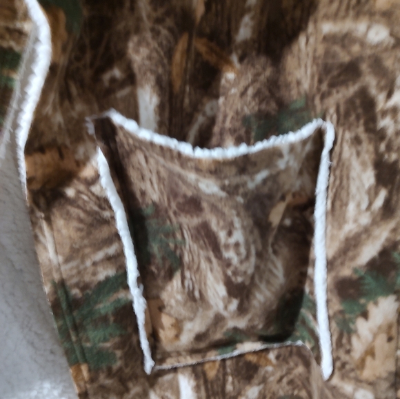 Sleeveless Soft camo vest - Picture 2 of 3